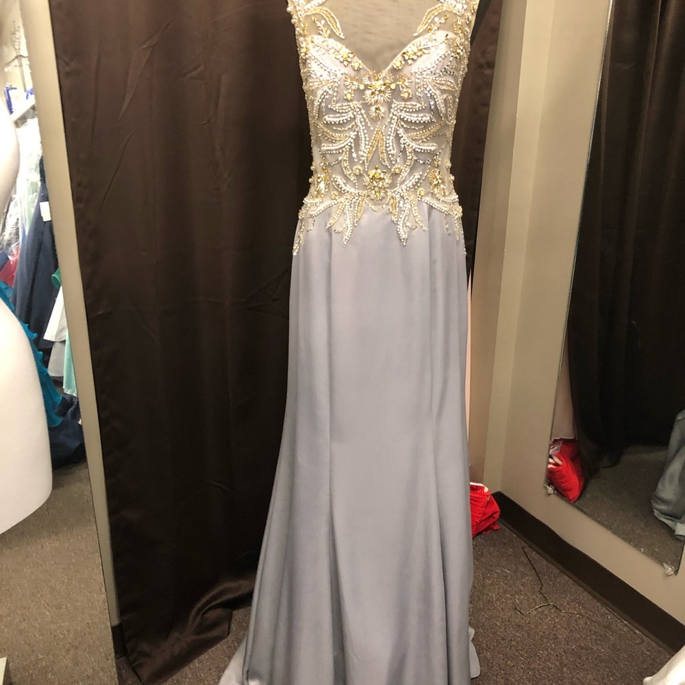 Wow $165 Lucci Lu gown size 10 silver Formal for any occasion LAST REDUCTION